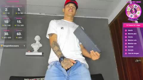 AROON HOT online show from February 2026 10:39:01 PM