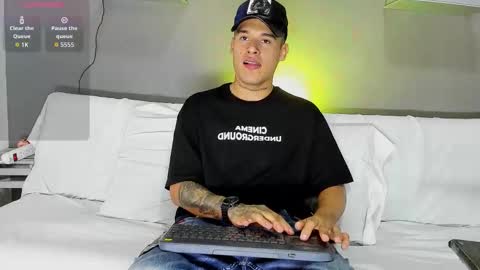 AROON HOT online show from February 2026 09:22:01 PM