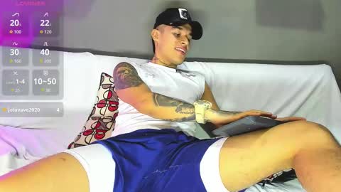 AROON HOT online show from February 2026 10:42:01 PM