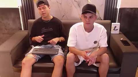 Snapshot of aroon_sexx21 chatting on March 2026 04:23:01 AM Aroon online show from March 2026 04:23:01 AM