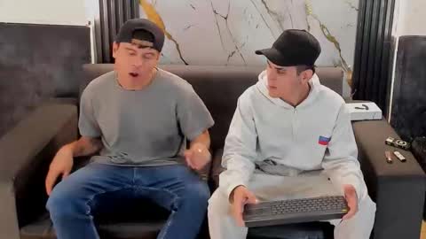 Snapshot of aroon_sexx21 chatting on April 2026 04:10:02 AM Aroon online show from April 2026 04:10:02 AM