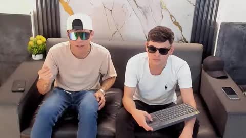 Snapshot of aroon_sexx21 chatting on April 2026 04:06:02 AM Aroon online show from April 2026 04:06:02 AM