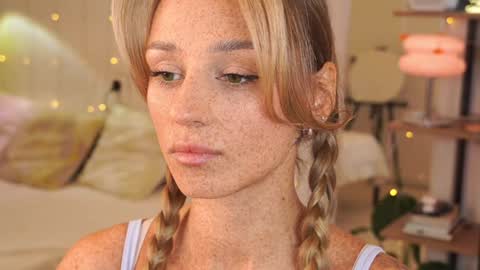 Snapshot of artease chatting on December 2024 11:18:02 AM Arti  Next Streams -  online show from December 2024 11:18:02 AM