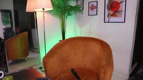 Chloe  online show from February 2025 01:19:02 AM