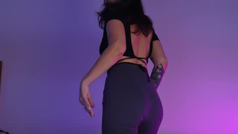 Maya online show from November 2025 11:54:01 AM