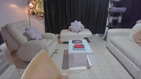 Snapshot of artemis_020 chatting on April 2026 04:01:01 AM FENIX online show from April 2026 04:01:01 AM