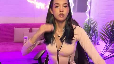 artemiss_tay online show from December 2025 07:22:01 PM