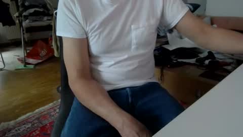 Snapshot of artesian99 chatting on April 2026 02:11:02 PM artesian99 online show from April 2026 02:11:02 PM