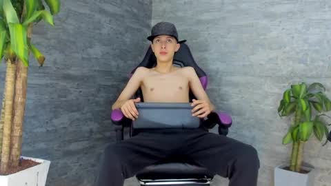 arthurcox_ online show from October 2025 05:35:01 PM