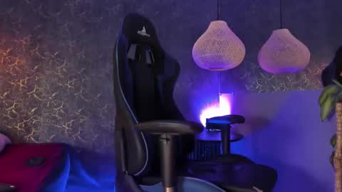 arthurcox_ online show from November 2025 05:42:01 PM