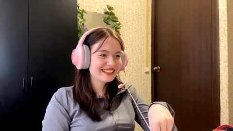 Snapshot of artiekuszynski chatting on May 2026 03:49:02 PM Mary online show from May 2026 03:49:02 PM