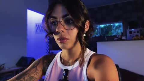 Snapshot of artisis_ chatting on February 2026 09:43:01 PM isis online show from February 2026 09:43:01 PM