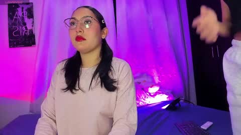 Snapshot of ary_and_kel chatting on April 2026 01:05:02 AM Ariana and Kelsieh online show from April 2026 01:05:02 AM