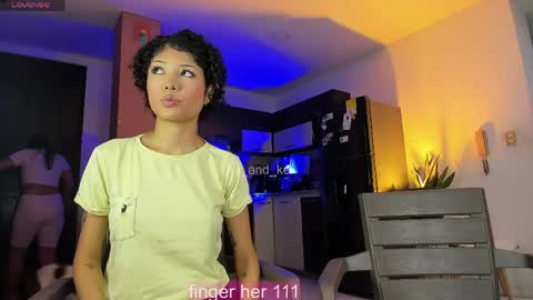 Snapshot of ary_and_kel chatting on April 2026 09:12:02 AM Ariana and Kelsieh online show from April 2026 09:12:02 AM