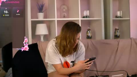 Lunaa  online show from February 2025 03:12:02 AM