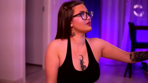 Lunaa  online show from October 2025 06:37:01 PM