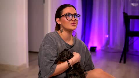 Lunaa  online show from November 2025 07:27:01 PM