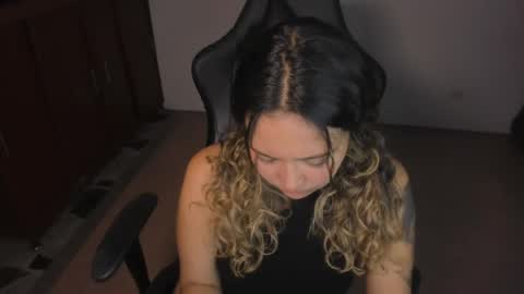 Snapshot of ash_smith1 chatting on April 2026 09:39:33 PM ash_smith1 online show from April 2026 09:39:33 PM