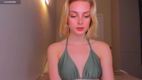 Snapshot of ashbunny_ chatting on December 2024 05:23:02 PM your pretty Ashley online show from December 2024 05:23:02 PM