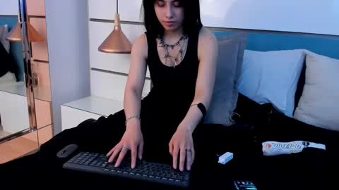 Ashkoreh online show from December 2025 09:45:02 PM