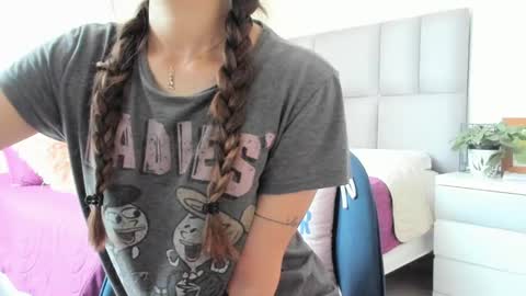 Carolina  online show from December 2024 07:00:02 PM