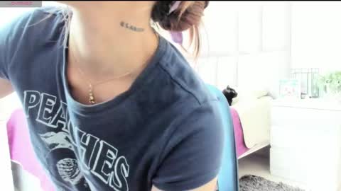 Carolina  online show from November 2025 03:58:01 PM