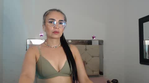 ashley__tylor online show from January 2025 09:25:01 PM