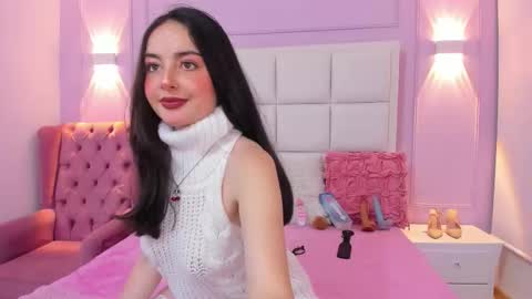 Snapshot of ashley_petit chatting on February 2026 01:07:02 PM ashley_petit online show from February 2026 01:07:02 PM