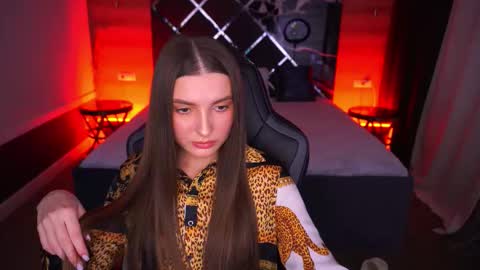 ashleybaee online show from November 2025 01:32:01 PM