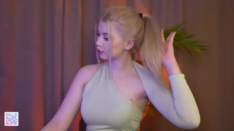 Snapshot of ashleyniko chatting on November 2025 03:45:01 PM AshleyNiko online show from November 2025 03:45:01 PM