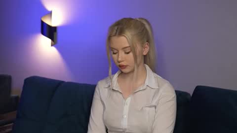 Snapshot of ashleyniko chatting on December 2025 05:43:02 PM AshleyNiko online show from December 2025 05:43:02 PM