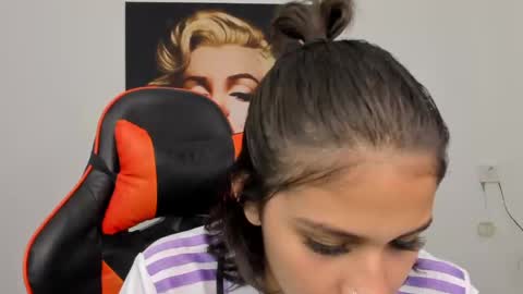 Snapshot of ashleytravis_ chatting on December 2024 03:30:02 AM online show from December 2024 03:30:02 AM