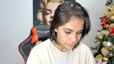 Snapshot of ashleytravis_ chatting on December 2024 04:11:01 AM online show from December 2024 04:11:01 AM