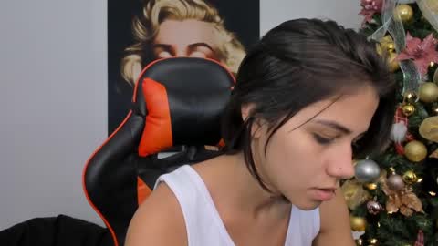 Snapshot of ashleytravis_ chatting on December 2024 02:55:01 AM online show from December 2024 02:55:01 AM