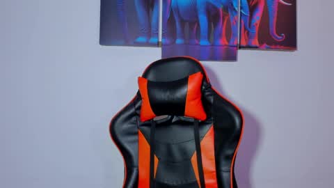 Snapshot of ashleytravis_ chatting on January 2025 07:00:02 PM online show from January 2025 07:00:02 PM