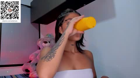 Snapshot of ashleytravis_ chatting on January 2025 02:59:01 AM online show from January 2025 02:59:01 AM