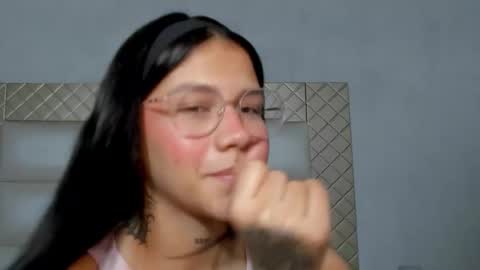 Snapshot of ashleytravis_ chatting on December 2025 09:44:02 PM online show from December 2025 09:44:02 PM