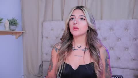 Snapshot of ashleyvalirya chatting on December 2024 04:02:02 AM Ashley Lauren online show from December 2024 04:02:02 AM