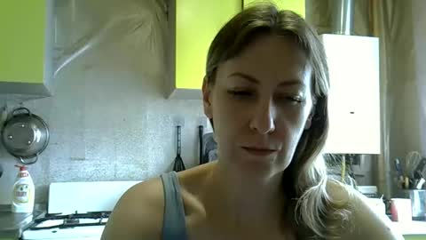 Snapshot of ashleyxhoney chatting on June 2026 07:03:01 AM AshleyXHoney online show from June 2026 07:03:01 AM