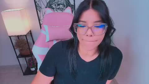 Snapshot of ashleyy18__ chatting on June 2026 05:54:01 PM Ashleyy18 online show from June 2026 05:54:01 PM