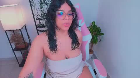 Snapshot of ashleyy18__ chatting on June 2026 10:38:01 PM Ashleyy18 online show from June 2026 10:38:01 PM