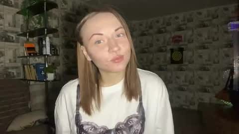 Snapshot of ashliitaliano chatting on March 2026 05:39:02 PM Lily online show from March 2026 05:39:02 PM