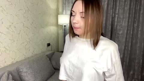 Snapshot of ashliitaliano chatting on April 2026 02:33:01 PM Lily online show from April 2026 02:33:01 PM