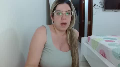 Snapshot of ashlymoon chatting on December 2024 05:35:02 PM AshlyMoon online show from December 2024 05:35:02 PM