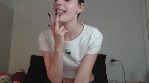 Snapshot of ashquartz chatting on December 2024 07:40:02 PM Ash online show from December 2024 07:40:02 PM