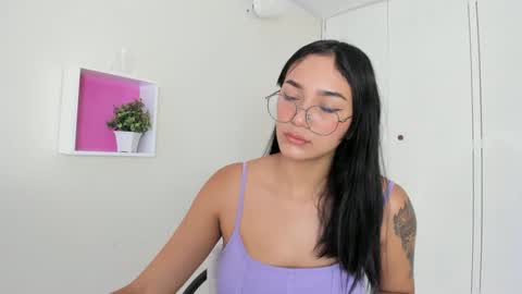 Snapshot of asiam_brunet chatting on December 2024 01:49:02 PM Camila online show from December 2024 01:49:02 PM