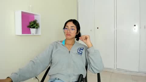 Snapshot of asiam_brunet chatting on December 2024 02:24:02 PM Camila online show from December 2024 02:24:02 PM