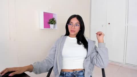 Snapshot of asiam_brunet chatting on December 2024 01:54:01 PM Camila online show from December 2024 01:54:01 PM