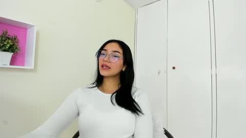 Snapshot of asiam_brunet chatting on January 2025 01:05:01 PM Camila online show from January 2025 01:05:01 PM