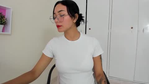 Snapshot of asiam_brunet chatting on February 2025 01:22:01 PM Camila online show from February 2025 01:22:01 PM